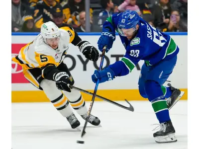 Oilers GM Bowman uses Nurse trade cap space to sign Shea, Andersen, Kapanen