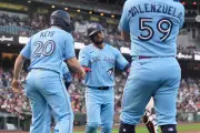 Blue Jays whip Giants 9-3; Clase hits first homer of season