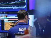 Stalled AI Rally Pushes Investors Toward Old-Economy Stocks: Survey