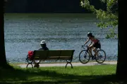 Toronto Heat Warning Enters 5th Day as Temperatures Near 30°C