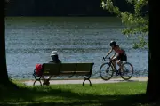 Toronto Heat Warning Lifted: Sunny Days Ahead with Highs Near 26°C
